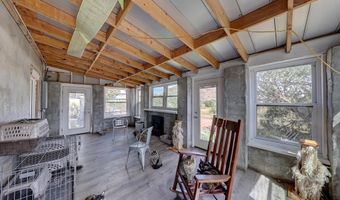 59 Wagon Rd, Alpine, TX 79830