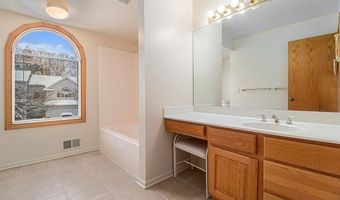 4946 Scenic Pines Ct, Clarkston, MI 48346