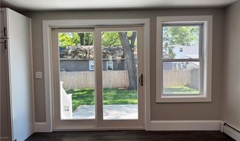 77 Ash St, Lincoln, RI 02865