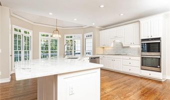 9360 Nesbit Lakes Dr, Alpharetta, GA 30022