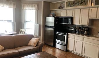 32 School St 3, Newport, RI 02840