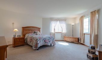 1094 Holly Dr, Antioch, IL 60002