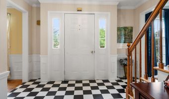 17 Greyledge Dr, Albany, NY 12211