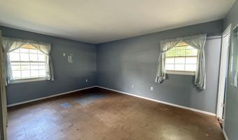 19 Courtland Ln, Aberdeen, NJ 07747