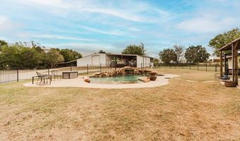 409 S Hubbard St, Alvord, TX 76225