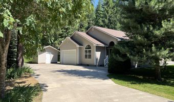 927 Bear Claw Rd, Clark Fork, ID 83811