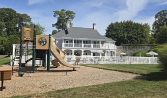 1004 Pinnacle Way 1004, Danbury, CT 06811