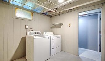 8 Ashby St, Johnston, RI 02919