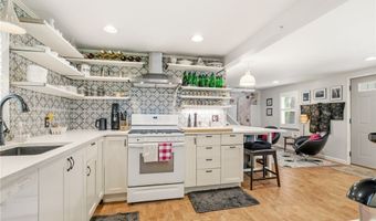 619 Portage Lakes Dr, Akron, OH 44319