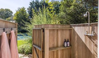 30 Hand Ln, Amagansett, NY 11930