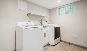 132 N GLADDEN St N, Alexandria, VA 22304