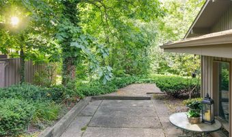 686-20 Fairington Ln, Aurora, OH 44202