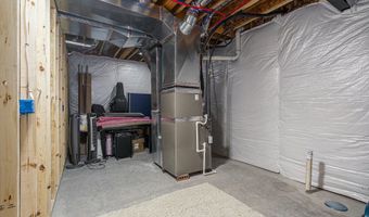 1360 Fairlane Dr, Ann Arbor, MI 48104