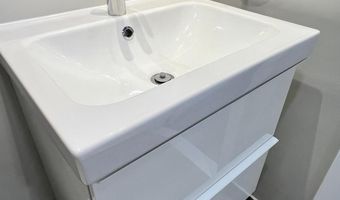 118 ROBERTS Ln 300, Alexandria, VA 22314