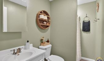 211 W 4th St, Auburn, KS 66402