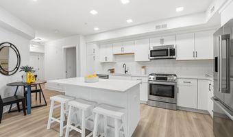 701 N HENRY St 210, Alexandria, VA 22314
