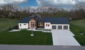 5044 Hickory Pointe Woods SE, Ada, MI 49301