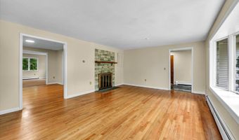 24 Iron Gate Ln, Cromwell, CT 06416