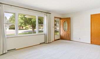820 10th St, Berthoud, CO 80513