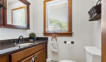 33 Wapping Dr, Bristol, RI 02809