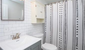 24 Southmayd St, Newport, RI 02840