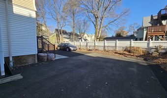 592 Laurel Ave 2Nd Floor, Bridgeport, CT 06605