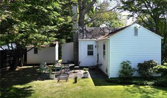 18 Ledge Rd, Newport, RI 02840