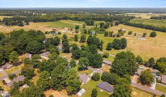 702 Kamak Dr, Beebe, AR 72012