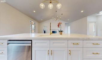 1346 NAUTICAL HEIGHTS Dr, Brookings, OR 97415