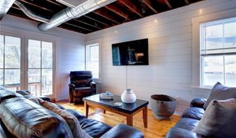 75 Mary St, Newport, RI 02840