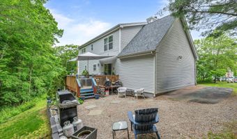 21 Lakeview Dr, Branford, CT 06405