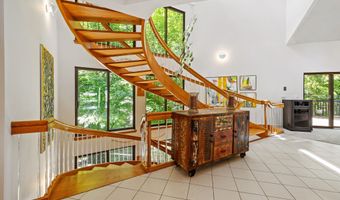 25 Surrey Dr, Cheshire, CT 06410