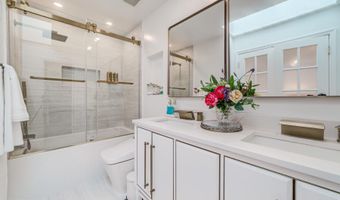 8 CARRIAGE HOUSE Cir, Alexandria, VA 22304