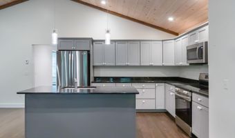 67 E West Ln, Belgrade, ME 04917