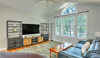 37 Lakeview Ave, Lincoln, RI 02865