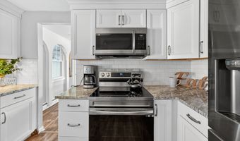 12 Fairview Hts, Cromwell, CT 06416