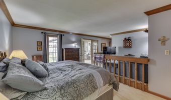 1521 Secretariat Ln, Indianapolis, IN 46217