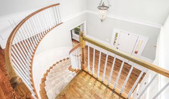 9 Hidden Brook Dr, Brookfield, CT 06804