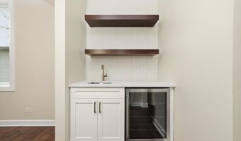 926 E Crest Ave, Addison, IL 60101