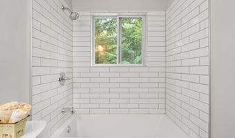70 Meredith Ln, Barnstead, NH 03225