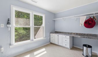 12439 N OAKS Dr, Ashland, VA 23005