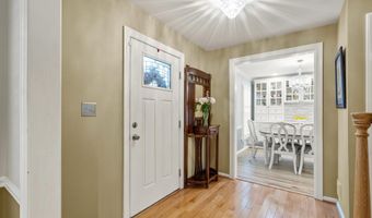 7421 BEVERLY MANOR Dr, Annandale, VA 22003