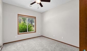 701 S 3rd St, Beresford, SD 57004