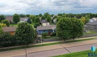 212 S Augusta Ave, Brandon, SD 57005