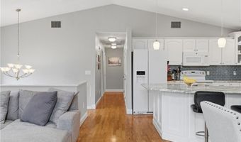12 Pat Dr, Lincoln, RI 02865