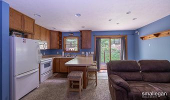 550 Greentree Ln NE, Ada, MI 49301