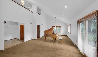 3908 SHORT HILL Dr, Allentown, PA 18104