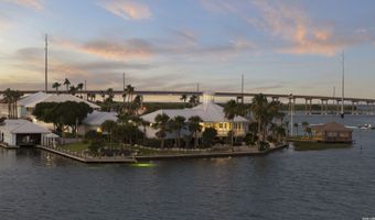 140 BAY HARBOR Dr, Aransas Pass, TX 78336