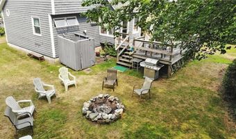 69 Longview Dr, Narragansett, RI 02882