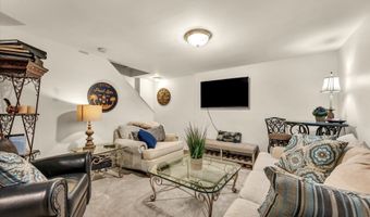 21 Lakeview Dr, Branford, CT 06405